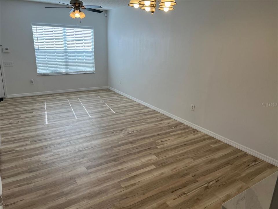 For Sale: $309,900 (2 beds, 1 baths, 1152 Square Feet)