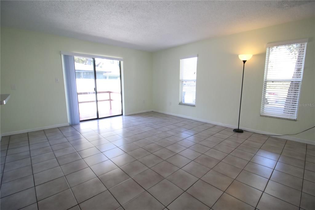 For Rent: $1,650 (2 beds, 1 baths, 1056 Square Feet)