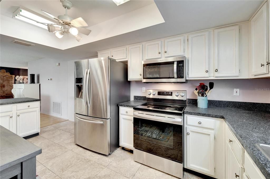 For Sale: $224,900 (2 beds, 2 baths, 1516 Square Feet)