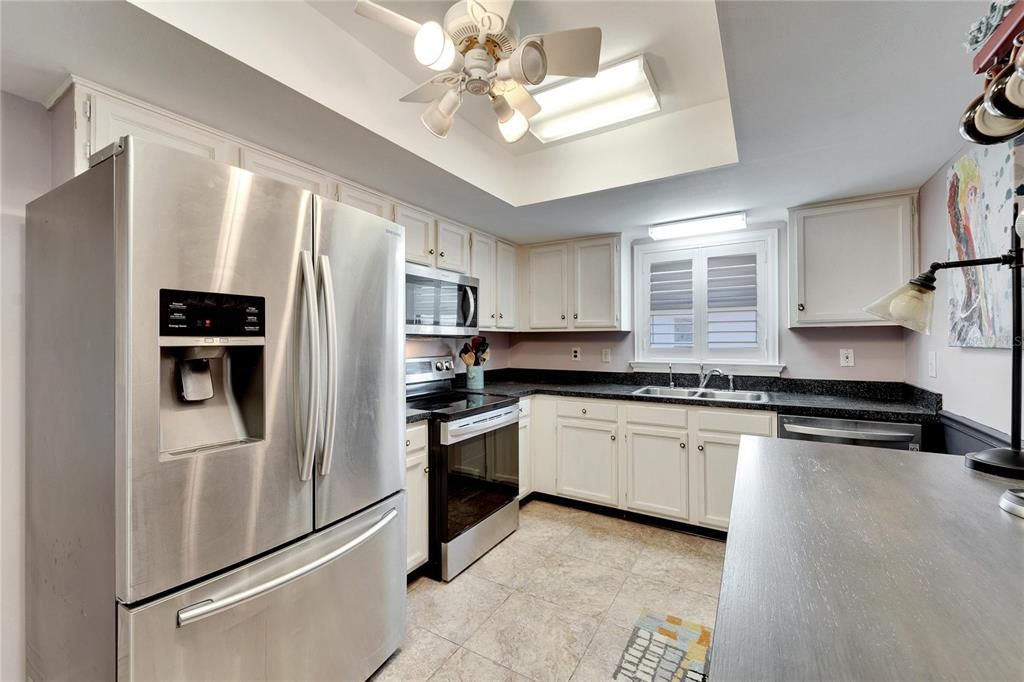 For Sale: $224,900 (2 beds, 2 baths, 1516 Square Feet)