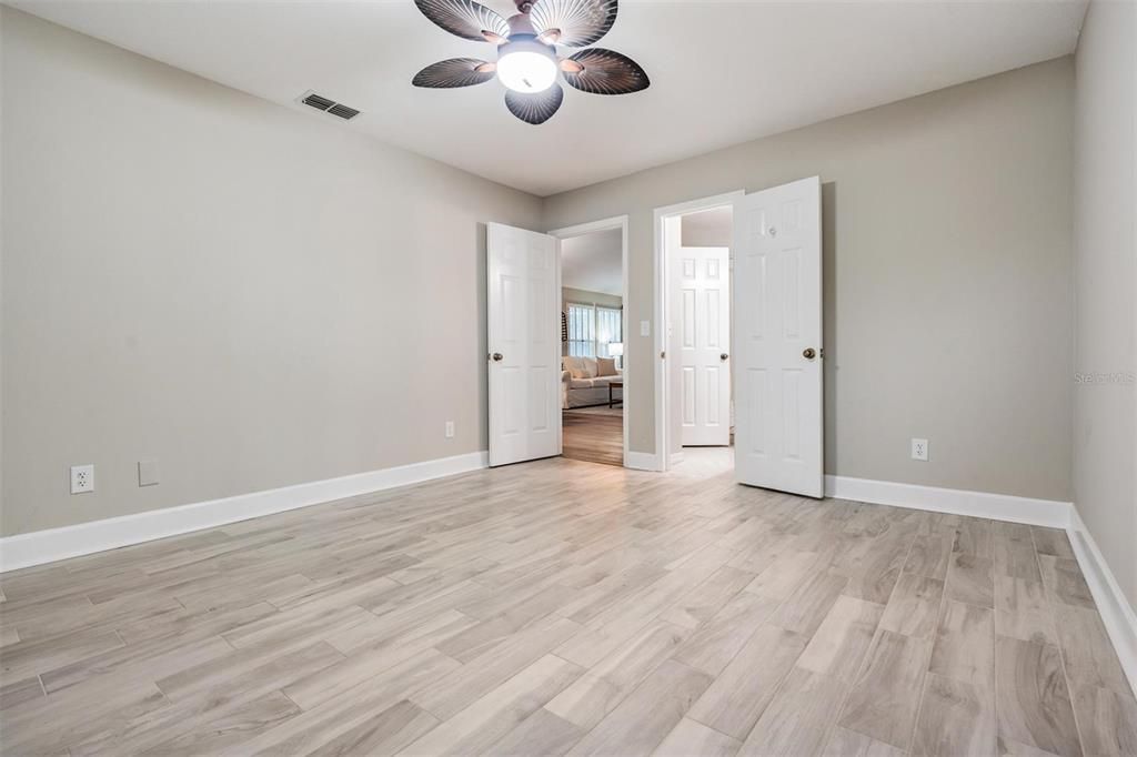 For Sale: $579,900 (2 beds, 2 baths, 1242 Square Feet)