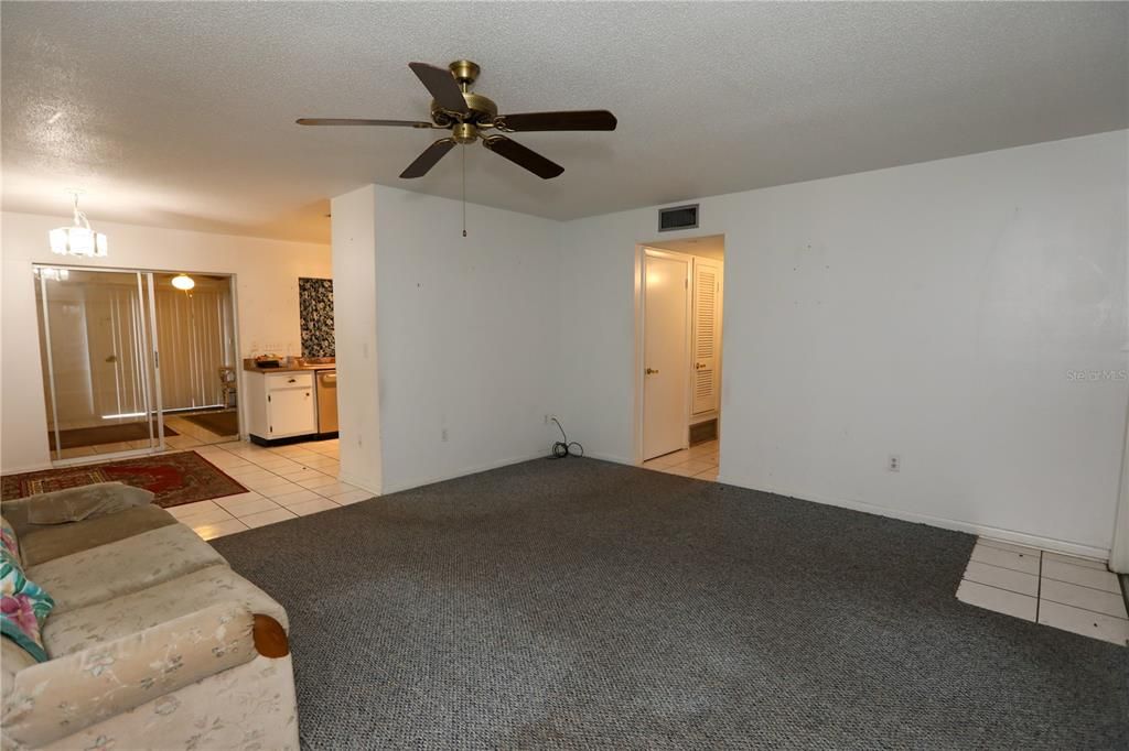 Active With Contract: $209,900 (3 beds, 2 baths, 1478 Square Feet)