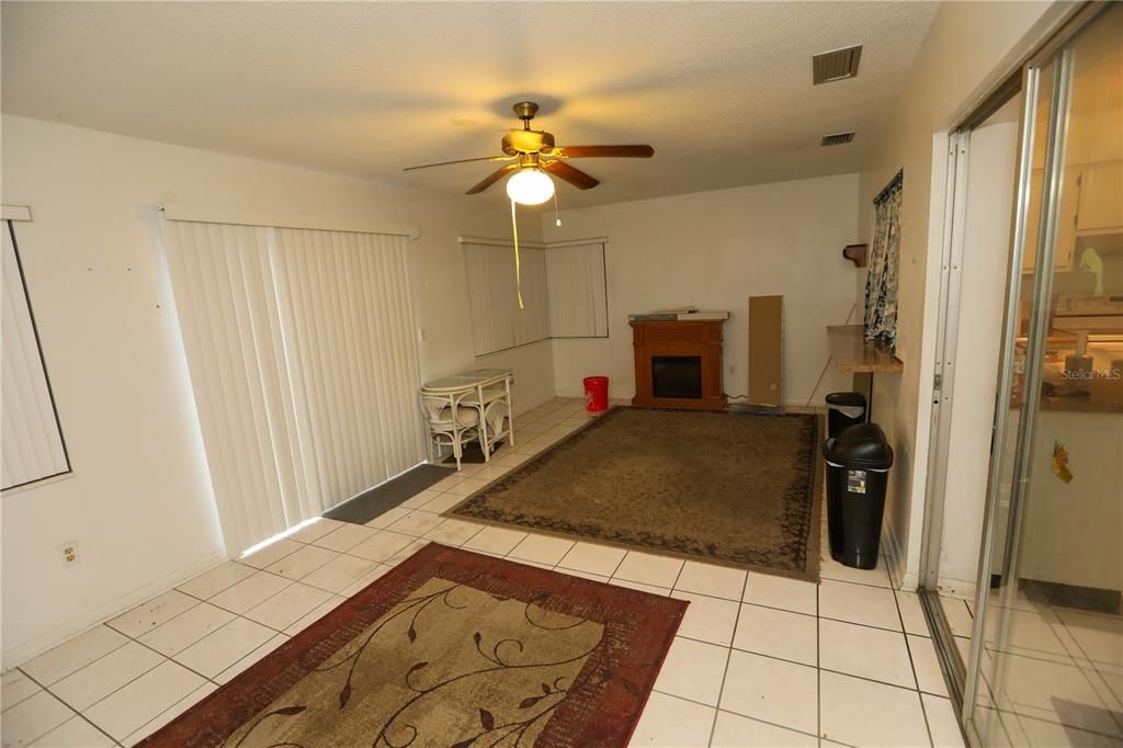 Active With Contract: $209,900 (3 beds, 2 baths, 1478 Square Feet)