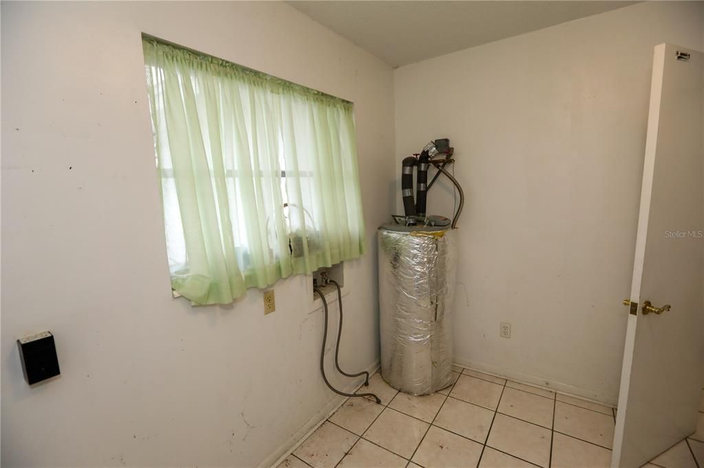 Active With Contract: $209,900 (3 beds, 2 baths, 1478 Square Feet)