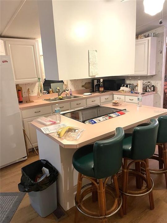 KITCHEN WITH ISLAND