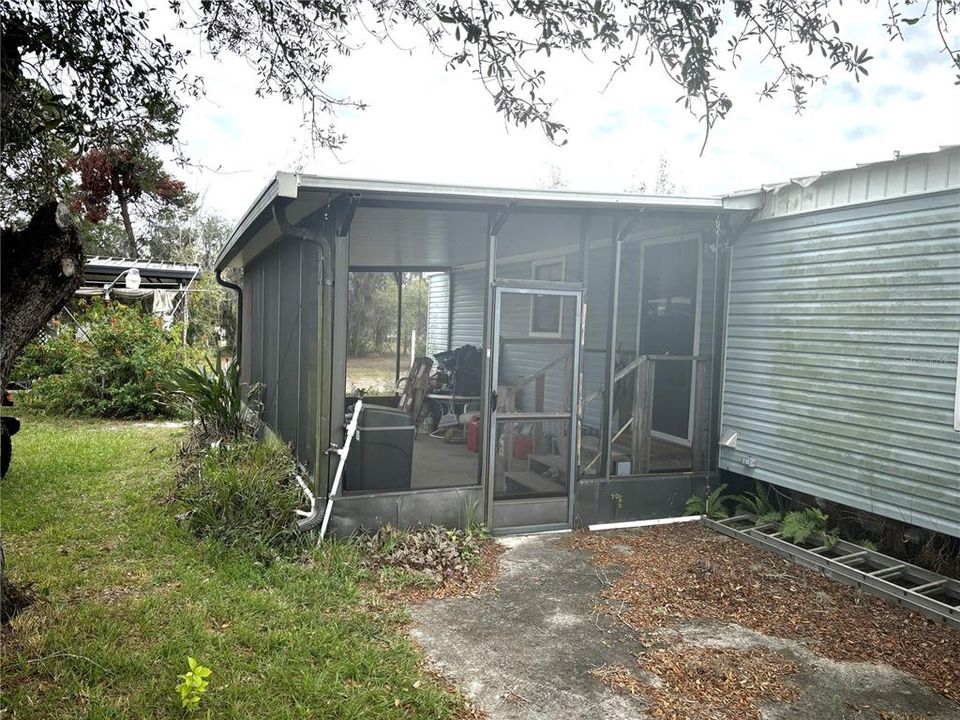 REAR SCREEN PORCH