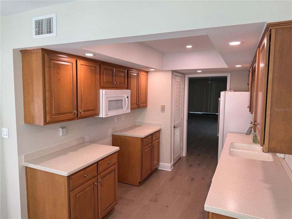 For Sale: $249,900 (2 beds, 2 baths, 1450 Square Feet)