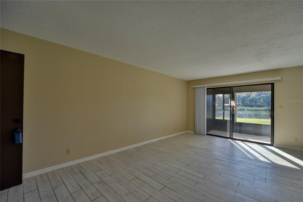 Active With Contract: $102,500 (1 beds, 1 baths, 822 Square Feet)