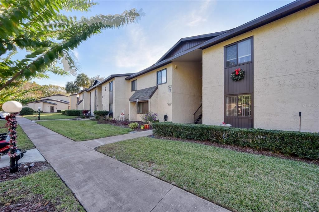 Active With Contract: $102,500 (1 beds, 1 baths, 822 Square Feet)