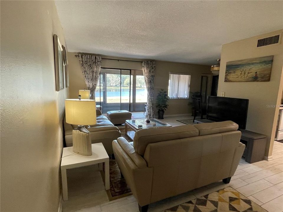 Active With Contract: $102,500 (1 beds, 1 baths, 822 Square Feet)