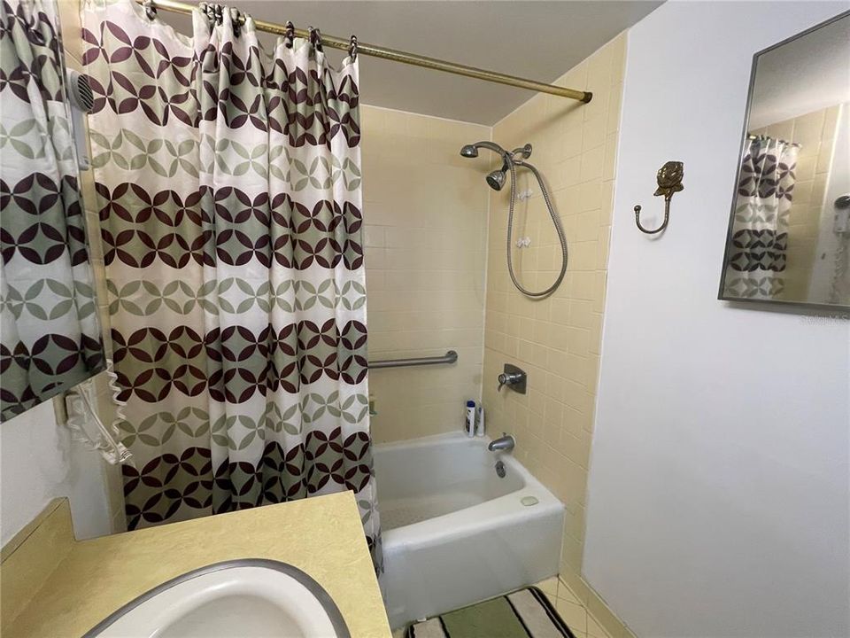 Active With Contract: $102,500 (1 beds, 1 baths, 822 Square Feet)