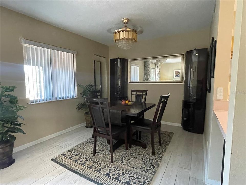 Active With Contract: $102,500 (1 beds, 1 baths, 822 Square Feet)