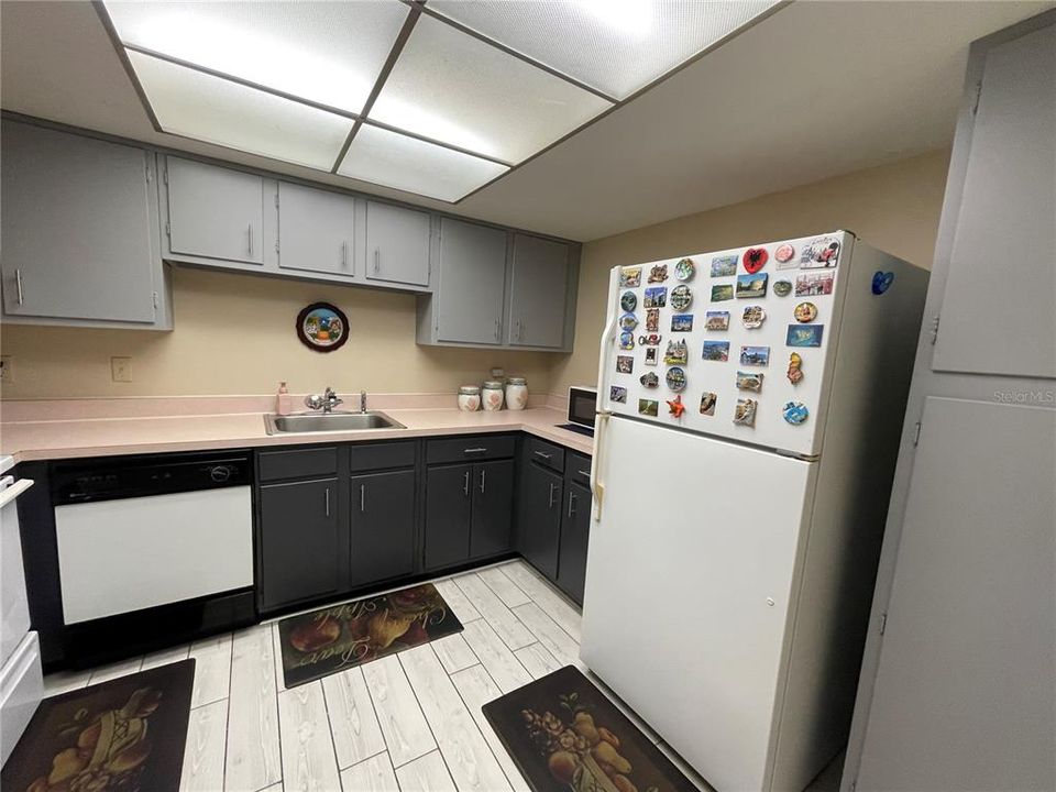 Active With Contract: $102,500 (1 beds, 1 baths, 822 Square Feet)