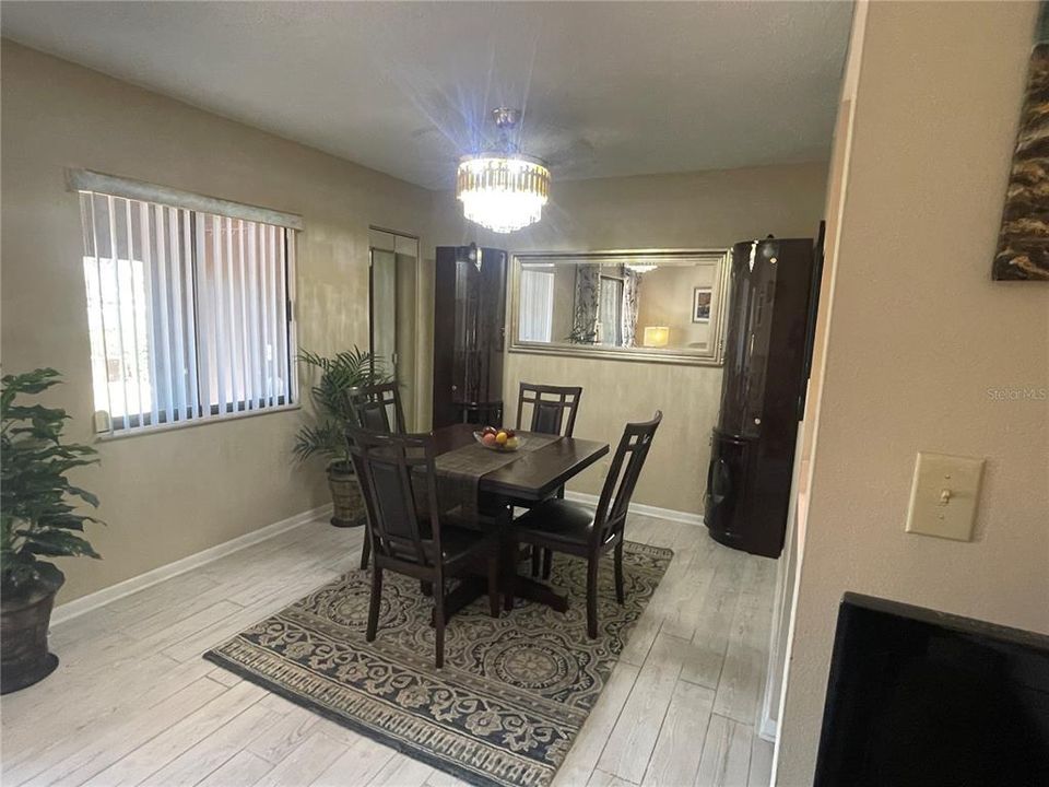 Active With Contract: $102,500 (1 beds, 1 baths, 822 Square Feet)