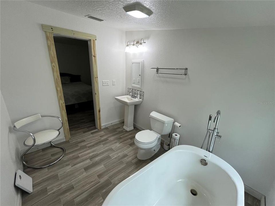 For Sale: $329,900 (3 beds, 2 baths, 1266 Square Feet)