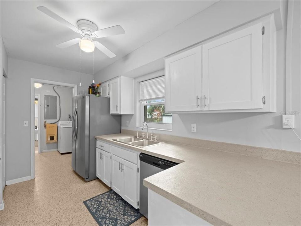 For Sale: $250,000 (3 beds, 2 baths, 1272 Square Feet)