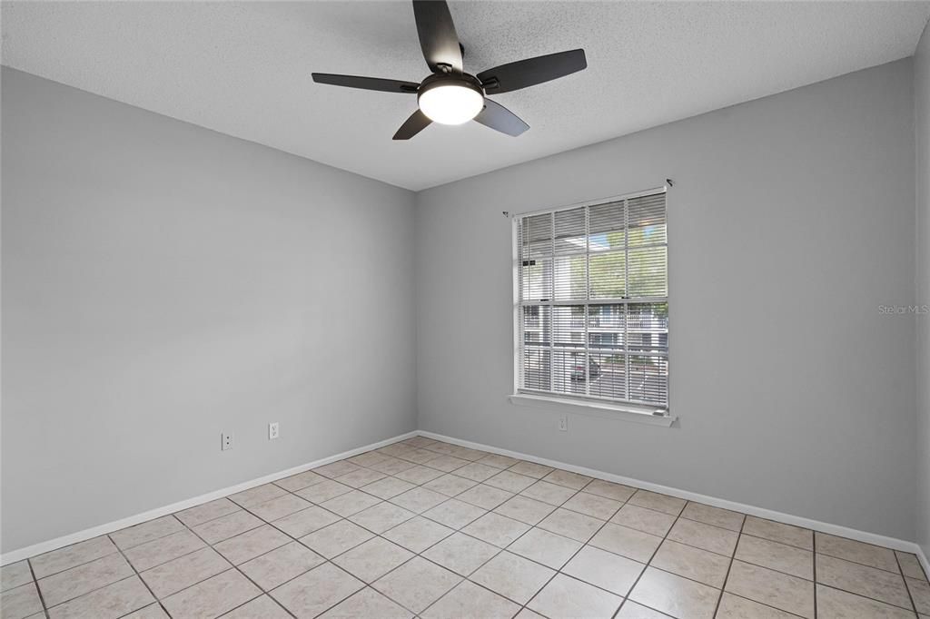 For Sale: $214,000 (2 beds, 2 baths, 919 Square Feet)