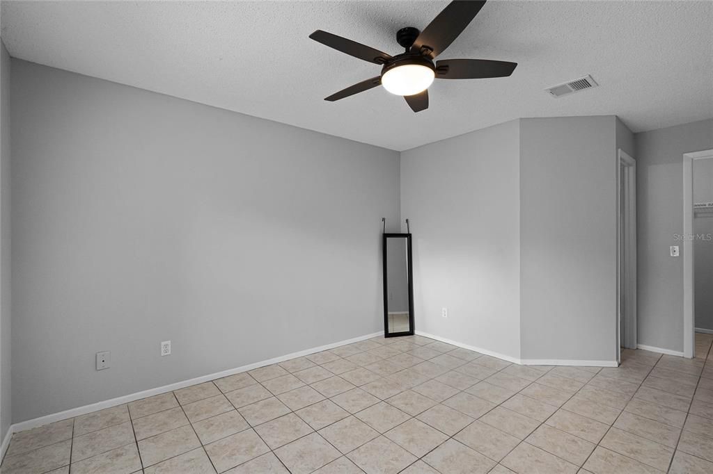 For Sale: $214,000 (2 beds, 2 baths, 919 Square Feet)