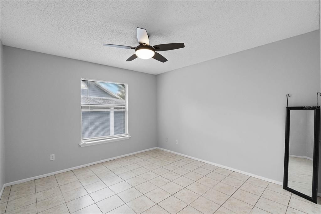 For Sale: $214,000 (2 beds, 2 baths, 919 Square Feet)