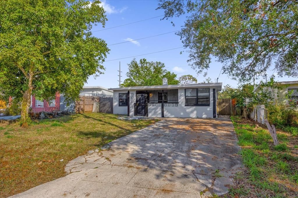 For Sale: $199,000 (2 beds, 1 baths, 777 Square Feet)