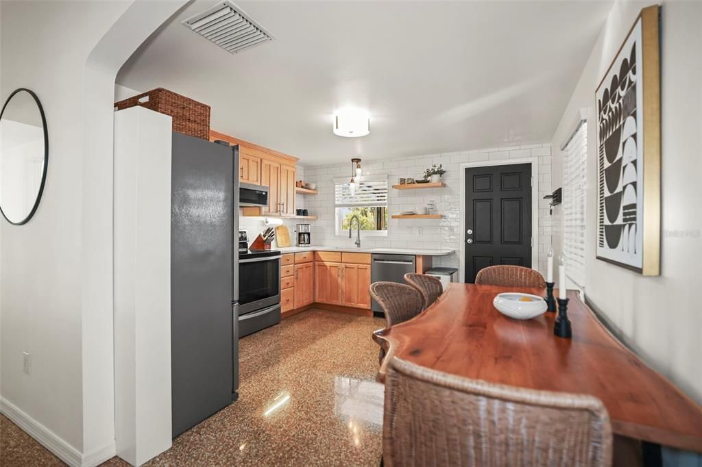 For Sale: $639,900 (3 beds, 2 baths, 1277 Square Feet)