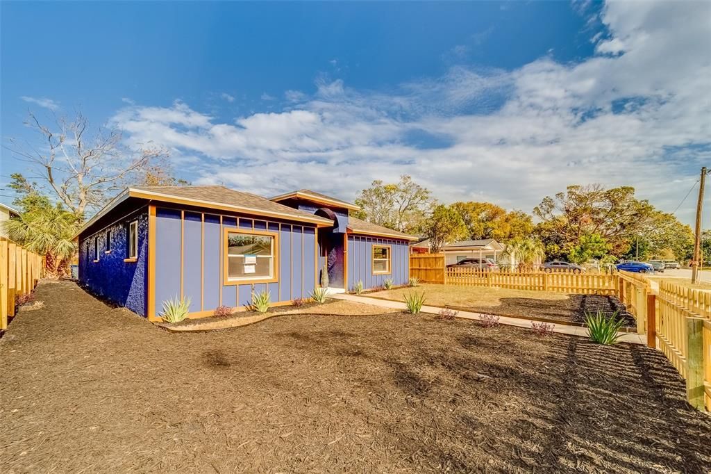 For Sale: $524,999 (3 beds, 2 baths, 1660 Square Feet)