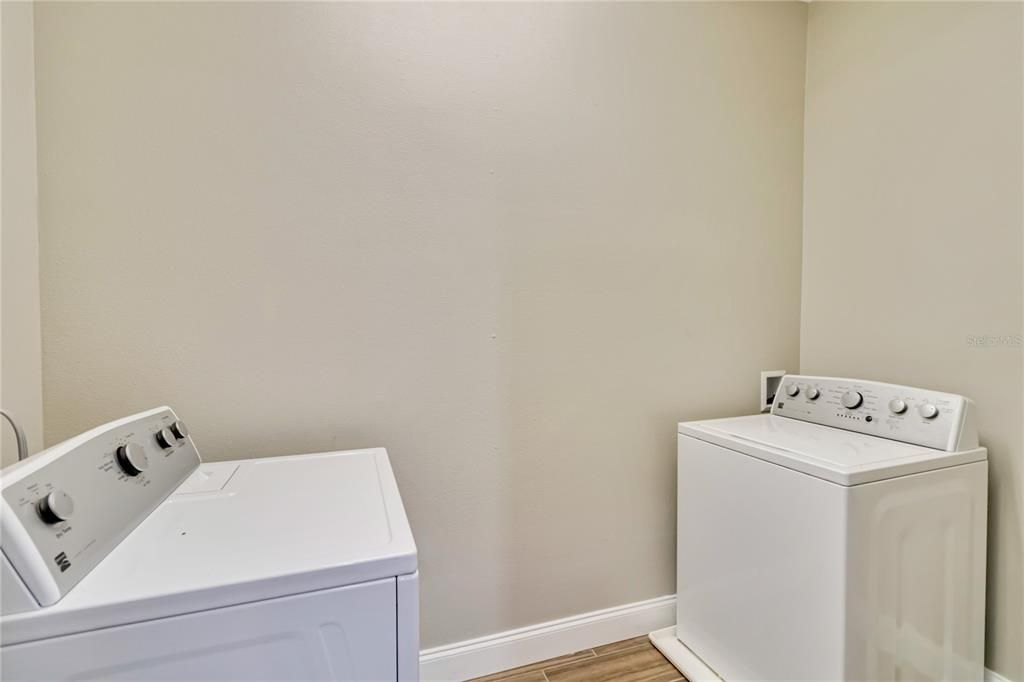 For Sale: $307,000 (3 beds, 2 baths, 1284 Square Feet)