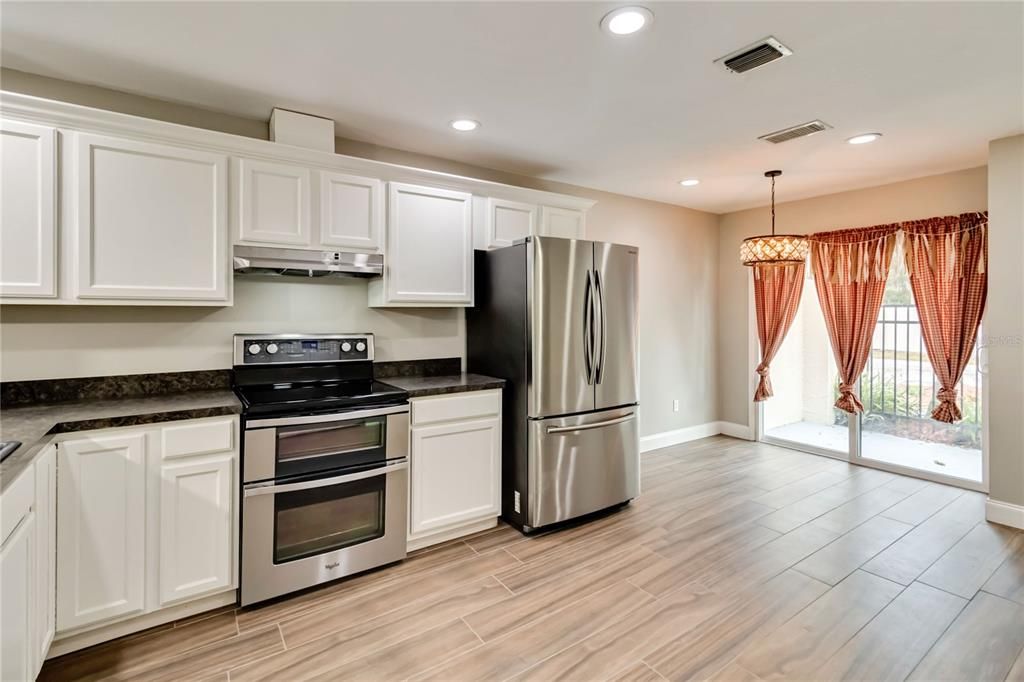 For Sale: $307,000 (3 beds, 2 baths, 1284 Square Feet)