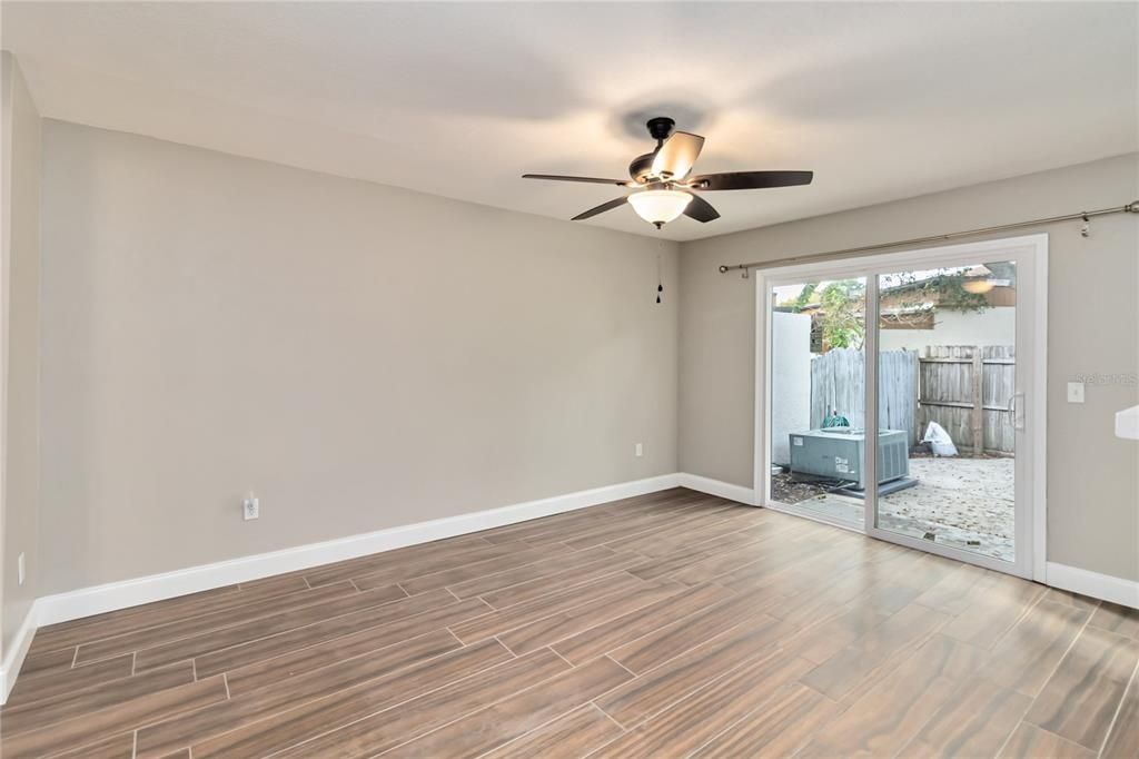 For Sale: $307,000 (3 beds, 2 baths, 1284 Square Feet)