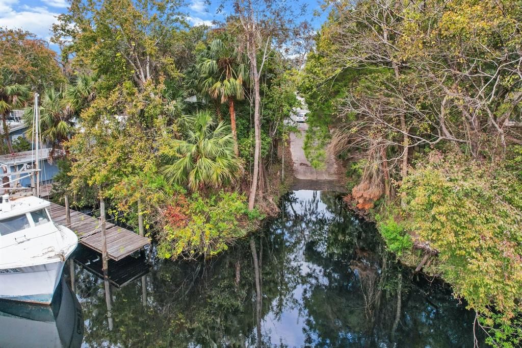 public boat ramp 800 ft from property