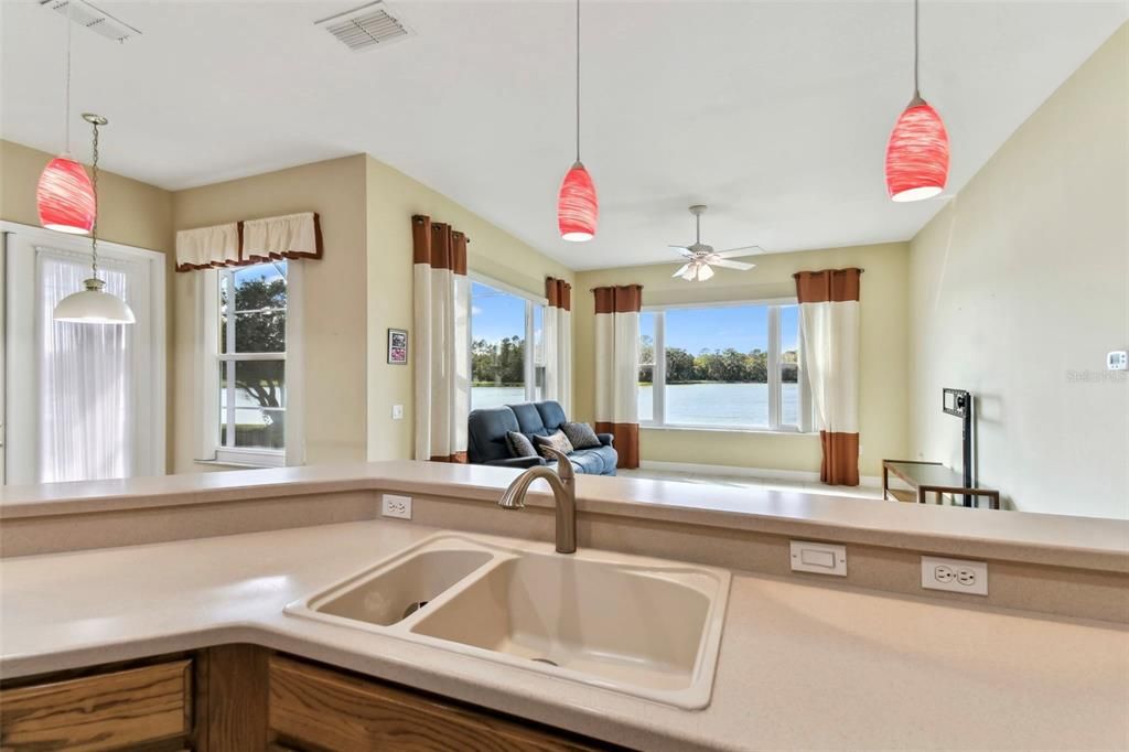 BREAKFAST BAR W/PENDANT LIGHTS