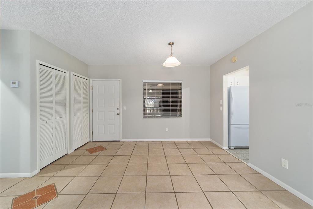 For Rent: $1,300 (2 beds, 2 baths, 1036 Square Feet)