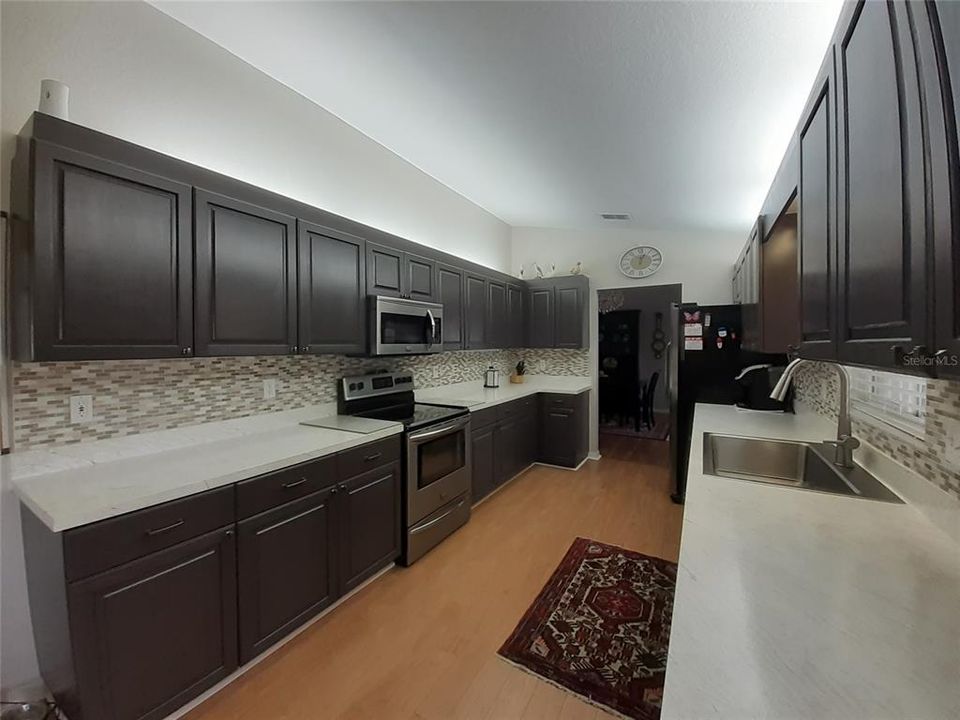 For Sale: $254,900 (2 beds, 2 baths, 1684 Square Feet)