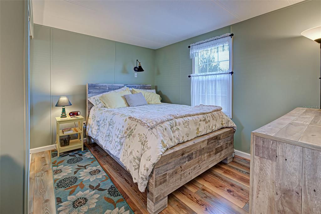 GUEST BEDROOM - COMFORTABLE AND MODERN FURNISHINGS.