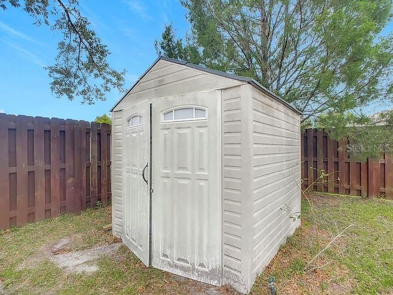 Storage Shed -Fenced Yard