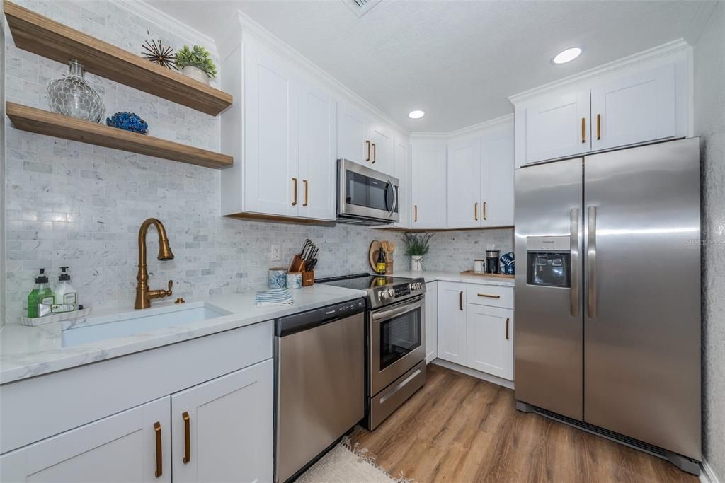 Active With Contract: $4,250 (1 beds, 1 baths, 823 Square Feet)