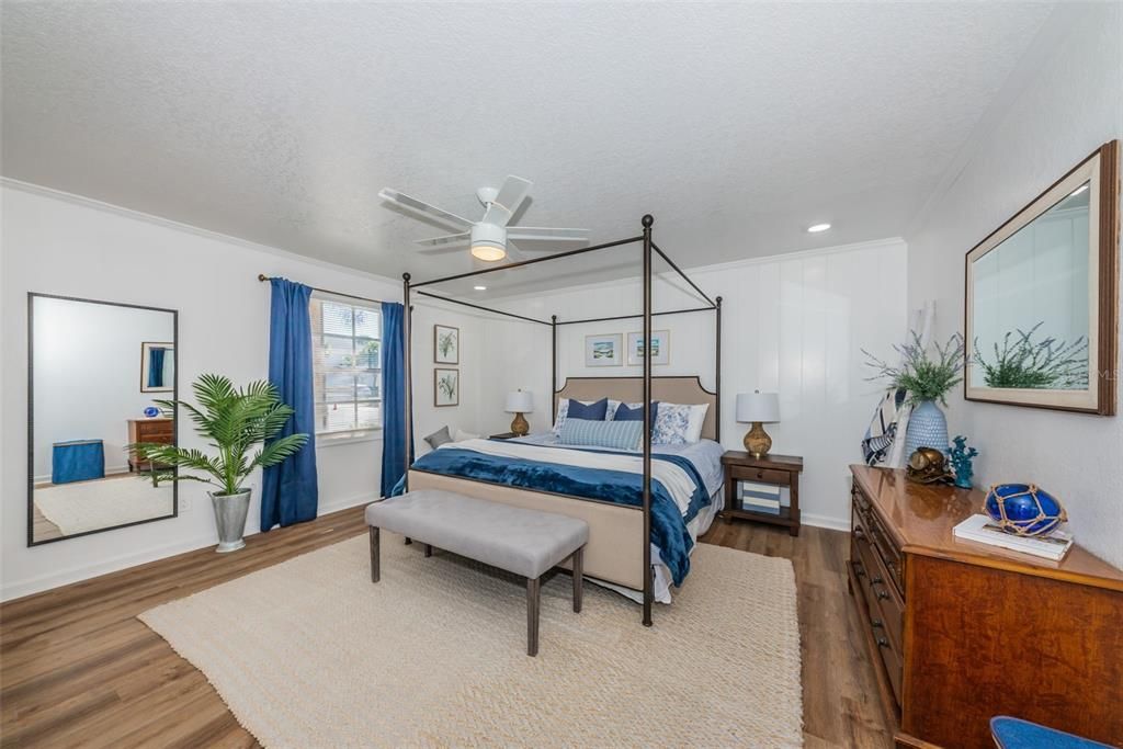 Active With Contract: $4,250 (1 beds, 1 baths, 823 Square Feet)