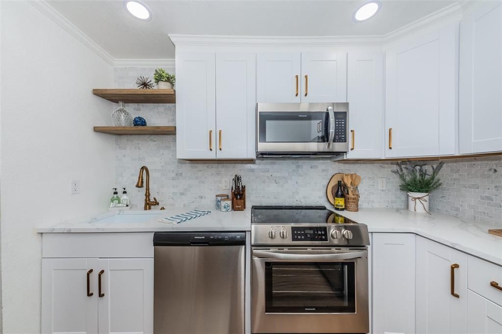 Active With Contract: $4,250 (1 beds, 1 baths, 823 Square Feet)