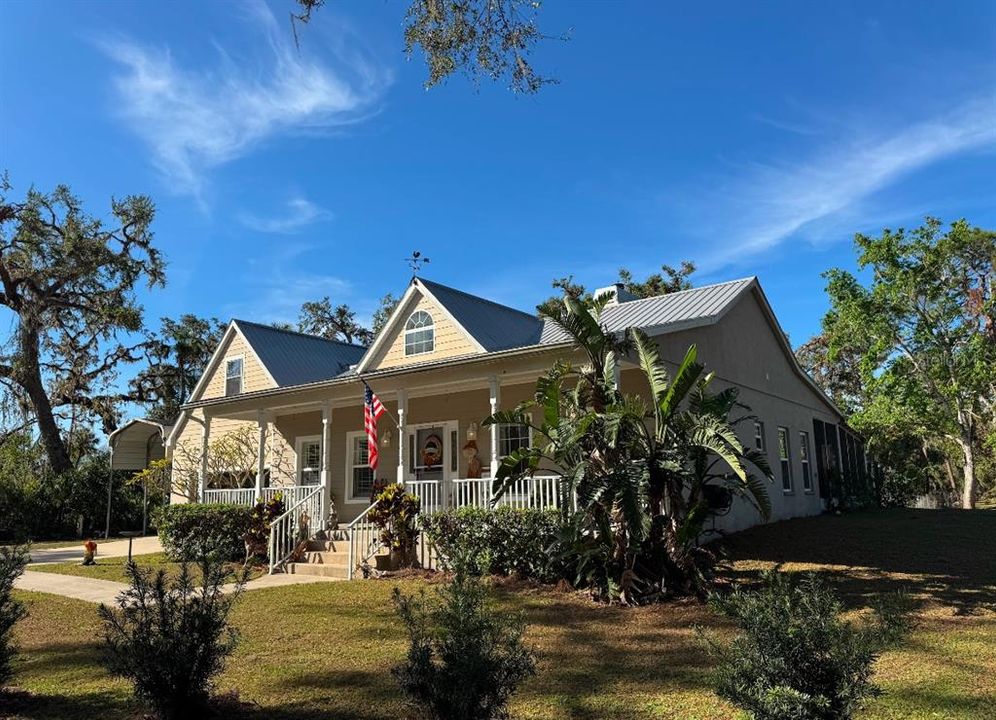 Recently Sold: $725,000 (4 beds, 3 baths, 2227 Square Feet)