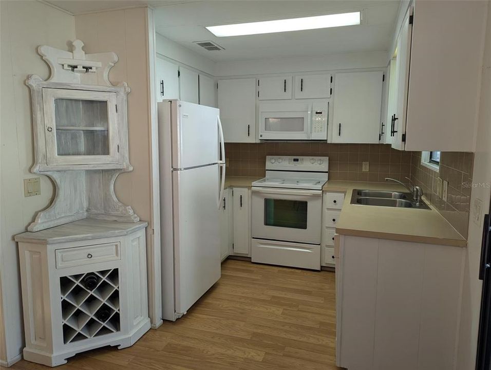 1044 Kitchen