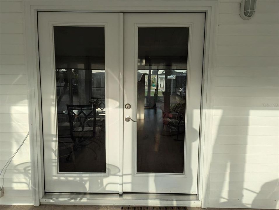 1044 Front double glass doors into Living area