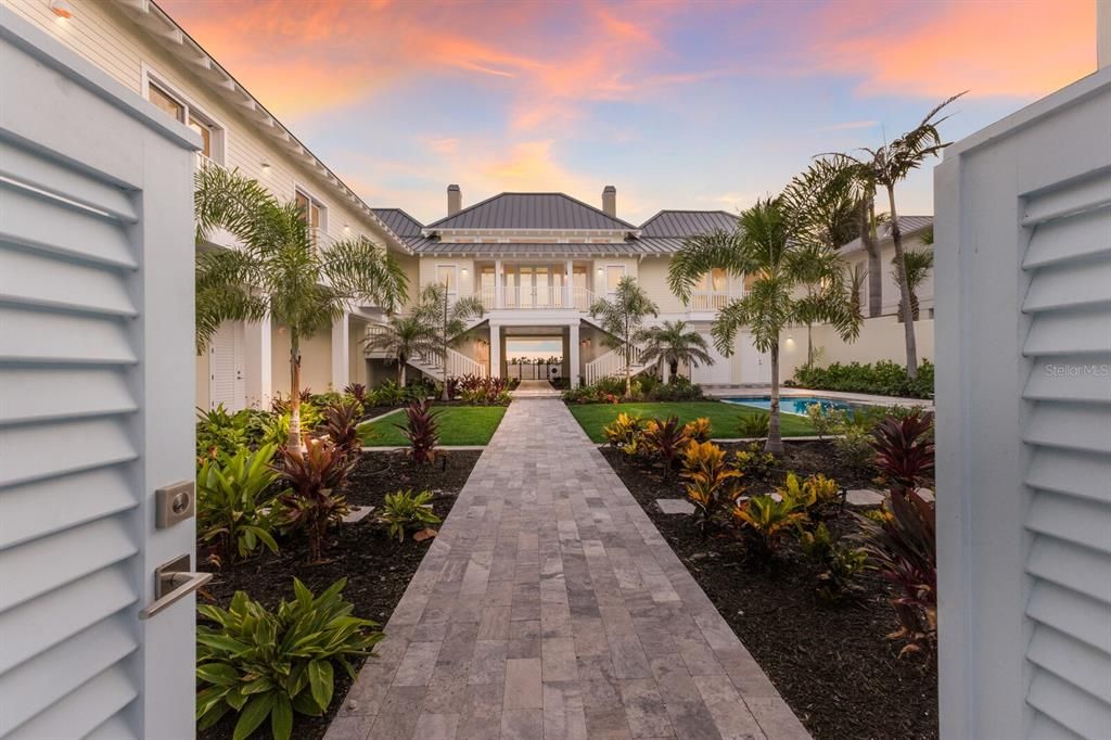 En Venta: $12,850,000 (5 camas, 4 baños, 4342 Pies cuadrados)