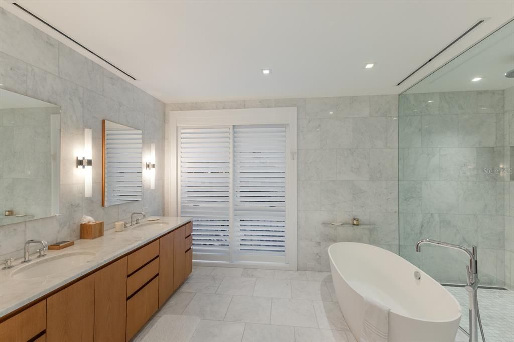 En Venta: $12,850,000 (5 camas, 4 baños, 4342 Pies cuadrados)