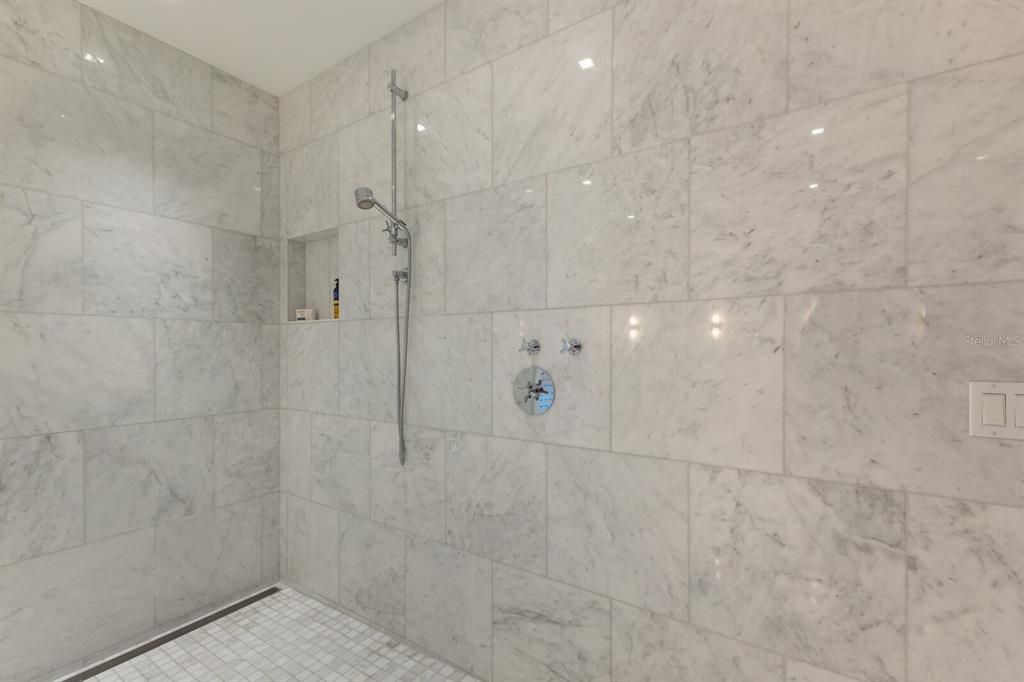 En Venta: $12,850,000 (5 camas, 4 baños, 4342 Pies cuadrados)