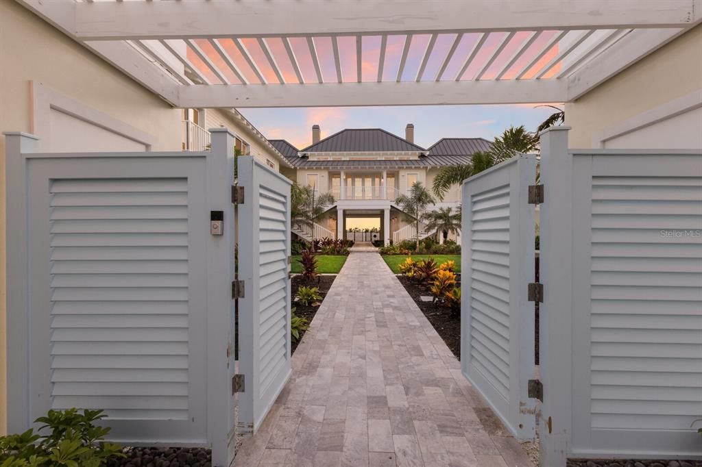 En Venta: $12,850,000 (5 camas, 4 baños, 4342 Pies cuadrados)