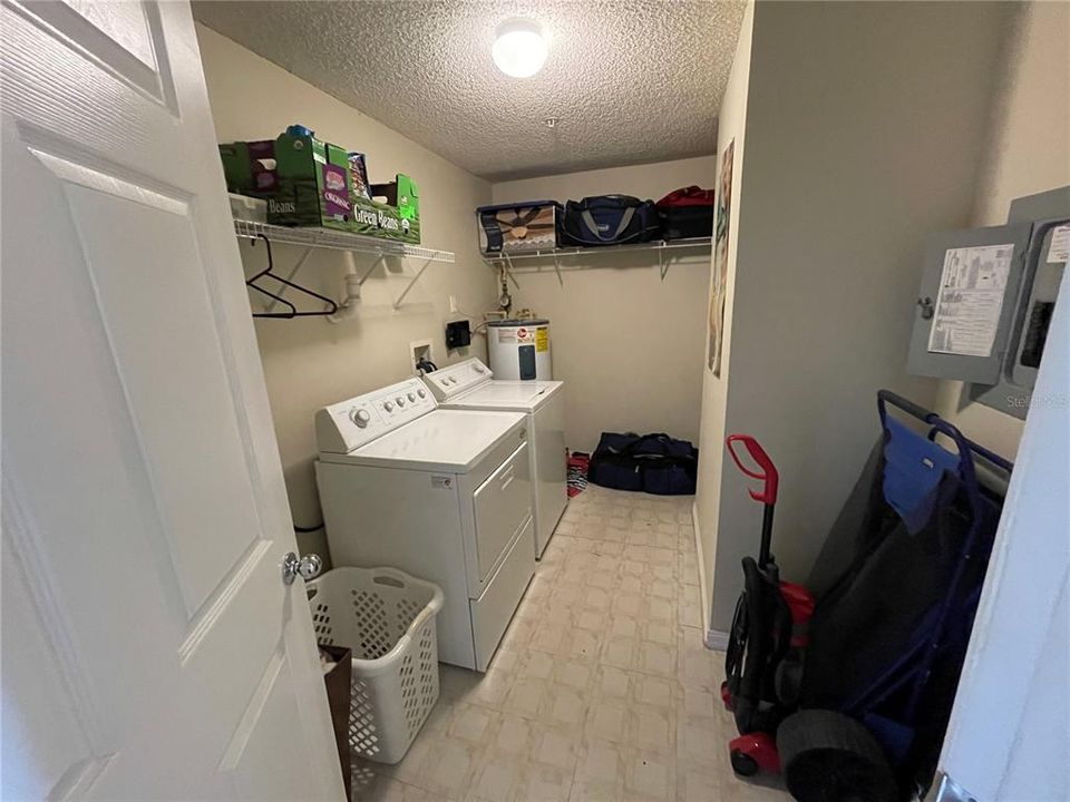 For Sale: $210,000 (1 beds, 1 baths, 964 Square Feet)