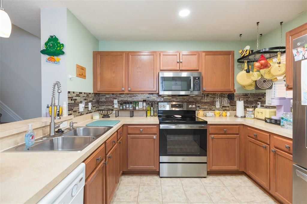 For Sale: $299,000 (2 beds, 2 baths, 1064 Square Feet)