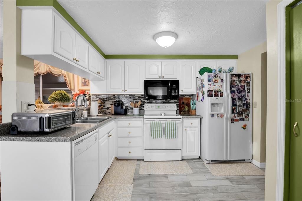 For Sale: $325,000 (3 beds, 1 baths, 1656 Square Feet)