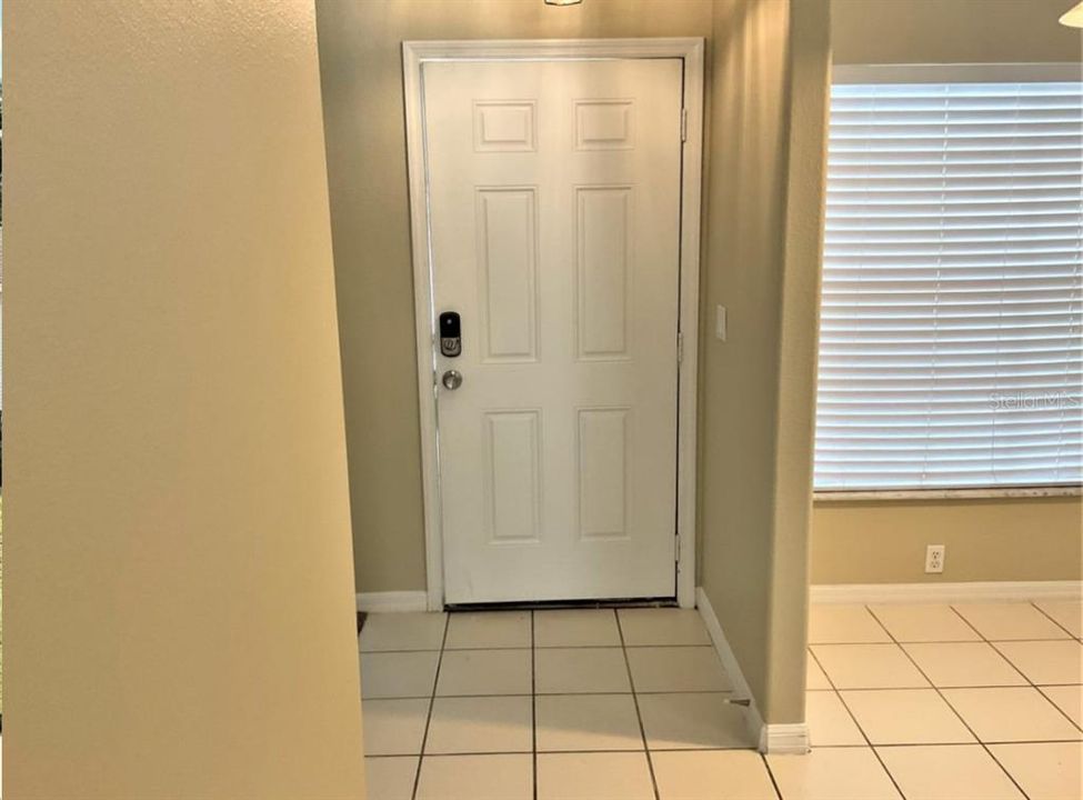 For Rent: $1,750 (3 beds, 2 baths, 2112 Square Feet)