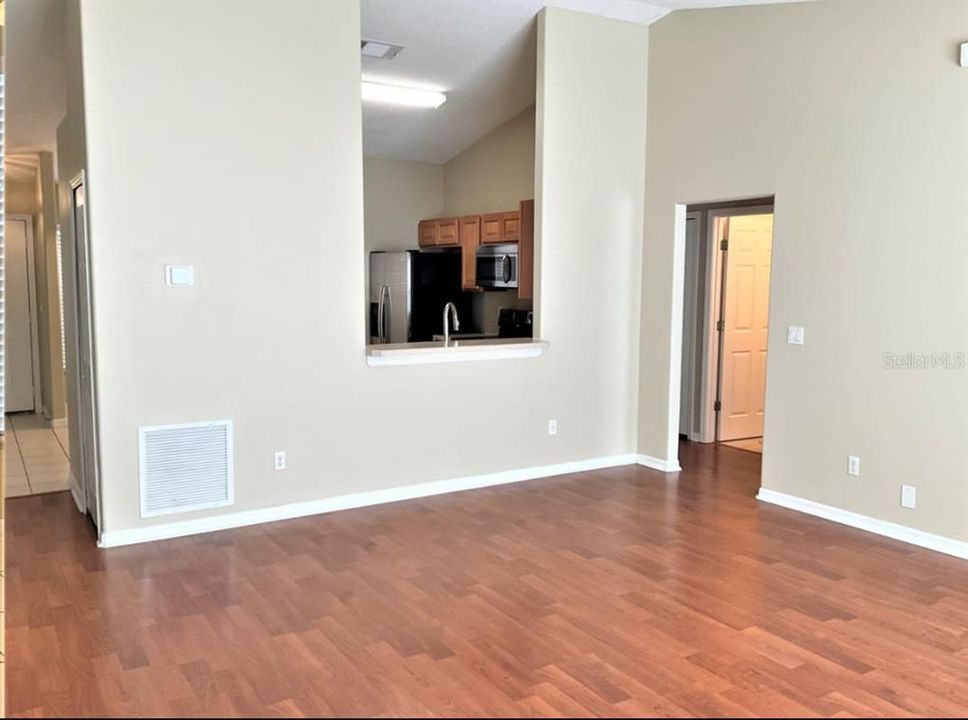 For Rent: $1,750 (3 beds, 2 baths, 2112 Square Feet)